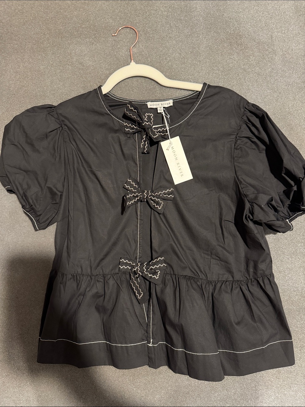 NWT Moon River Black Bow-Front Top